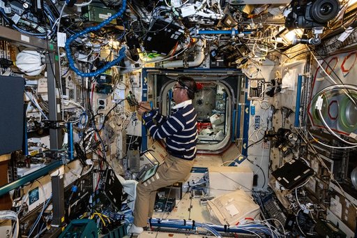 JAXA astronaut Kimiya Yui works on the Cold Atom Lab