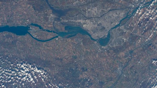 Montreal, Quebec sits between the Prairies River and the St. Lawrence River