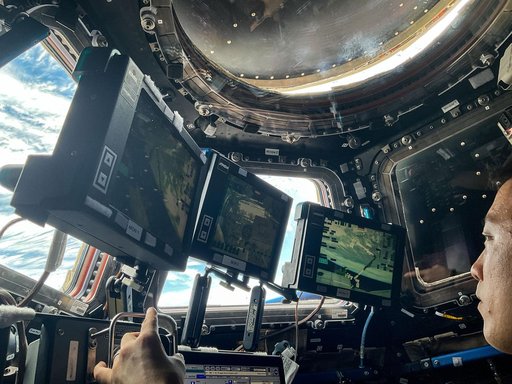 NASA astronaut Jonny Kim practices Canadarm2 robotic maneuvers at the robotics workstation