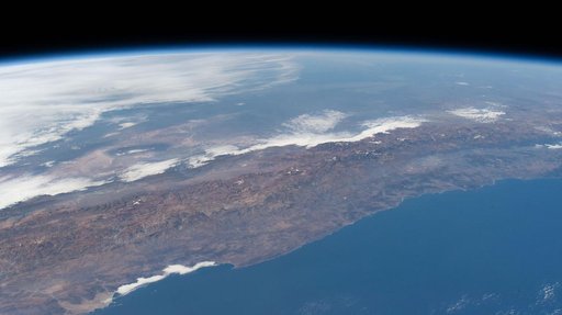The Andes mountain range runs between Chile and Argentina