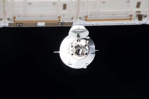 A SpaceX Dragon cargo spacecraft approaches the International Space Station