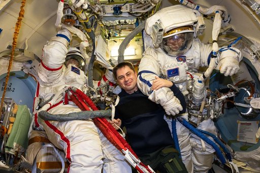Cosmonauts Sergey Kud-Sverchkov and Sergei Mikaev try on their Orlan spacesuits
