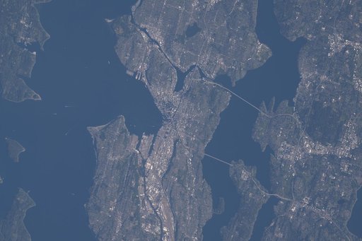 Seattle, Washington, sits between Puget Sound and Lake Washington