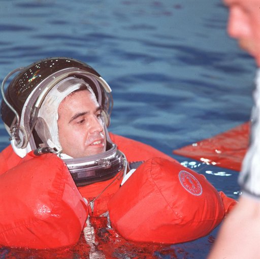STS-106 crew water survival training