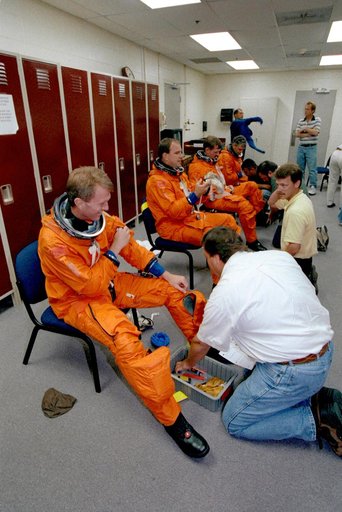 STS-97 crew trains in CCT II, building 9