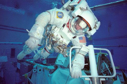 STS-97 (4A) EVA training in NBL pool