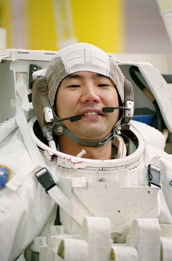STS-114 EVA Training. Sonny Carter Training Facility,NBL with Soichi Noguchi