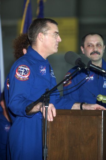 STS-105 Expedition 2 Return