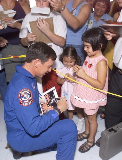 STS-105 Expedition 2 Return