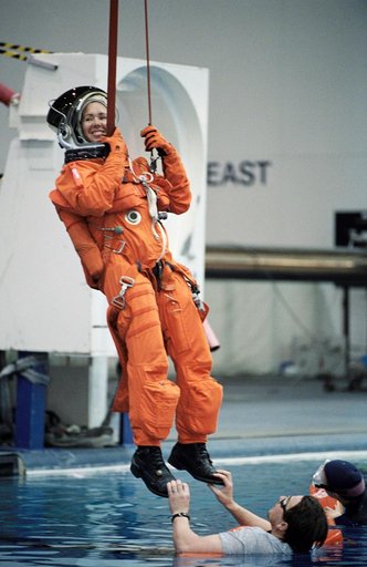 STS-112 Water Survival Training, SCTF, NBL