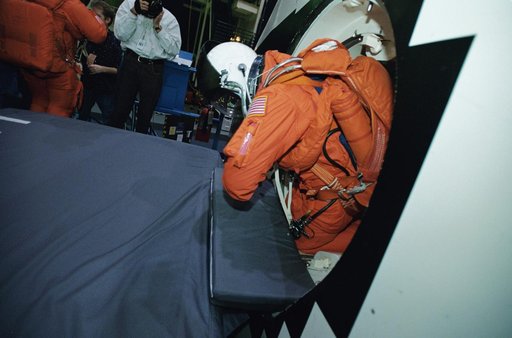Preflight Coverage of the STS-113 and Expedition 6 Bailout Training