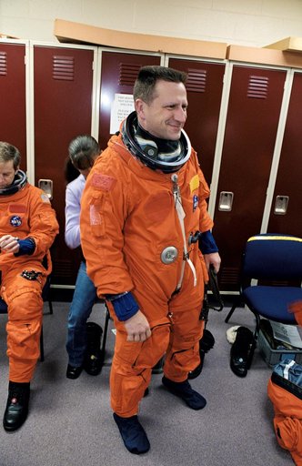 Preflight Coverage of the STS-113 and Expedition 6 Bailout Training