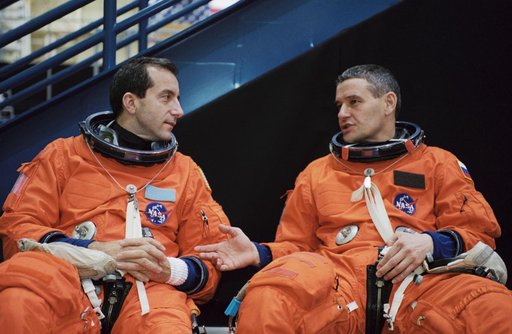 STS-111 & Expedition 5 preflight training in the SVMF