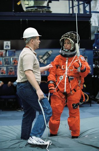 STS-112 Preflight Emergency Egress Training