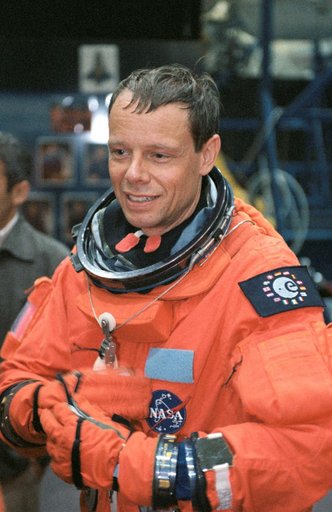 Preflight Coverage of the STS-112 and  Expedition 8 Crew during Egress Training