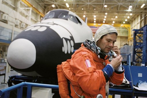 Preflight coverage of STS-113 & Expedition Six during PRL ingress training