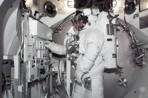 Photographic coverage of STS-108 Philippe Perrin