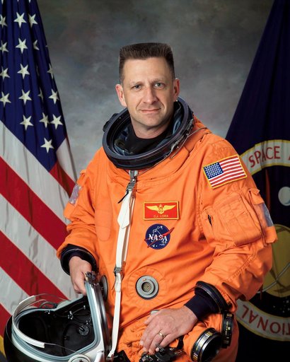 Official Portrait of Astronaut Gus Loria