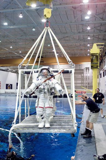 Preflight Documentation of STS-113, EVA Training, SCTF, NBL with Gus Loria