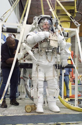 Preflight Extravehicular Activity Training for STS-114 at the Neutral Buoyancy Lab