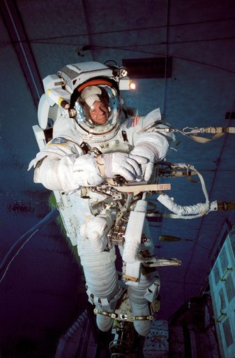 Photographic coverage STS-116 crew training underwater in the NBL.