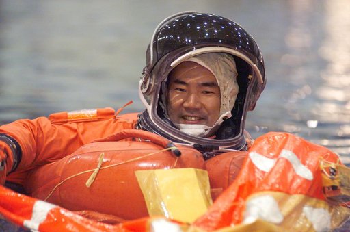 STS-114 Water Survival Training at the NBL