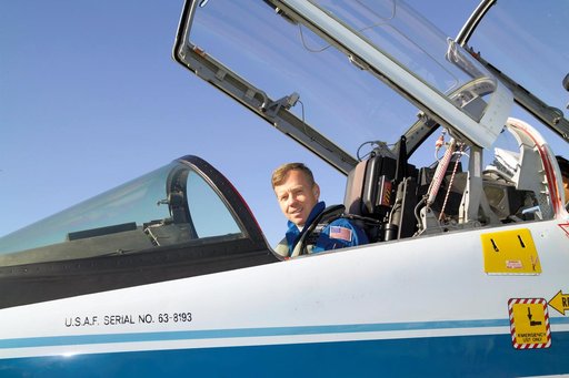 STS-121 crew prepping for T-38 flight