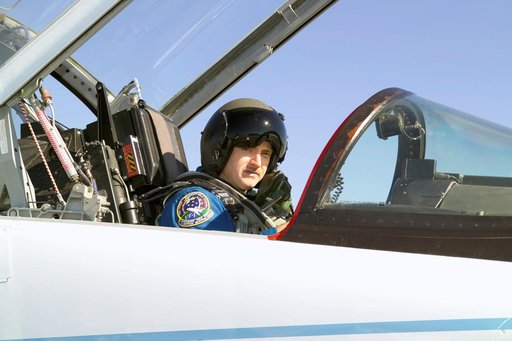 STS-121 crew prepping for T-38 flight