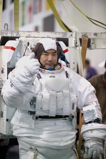 STS-114 Media Day at the NBL