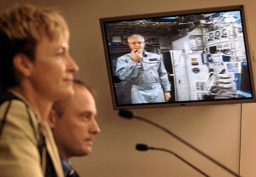 Phillips testitifes during  House Subcommittee on Space and Aeronautics hearing
