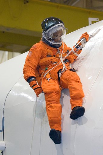 STS-116 payload egress training