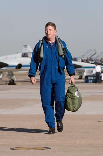 STS-121 Crew Member Michael Fossum prepares for T-38 Flight