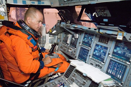 STS-117 Crew Training during suited PI/DO Prep in CCT-II mockup