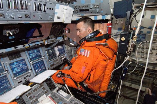 STS-117 Crew Training during suited PI/DO Prep in CCT-II mockup