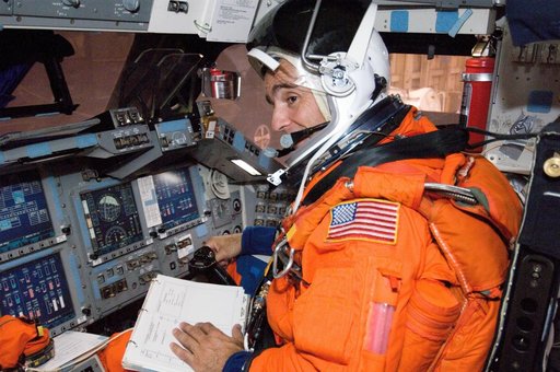 STS-117 Crew Training during suited PI/DO Prep in CCT-II mockup