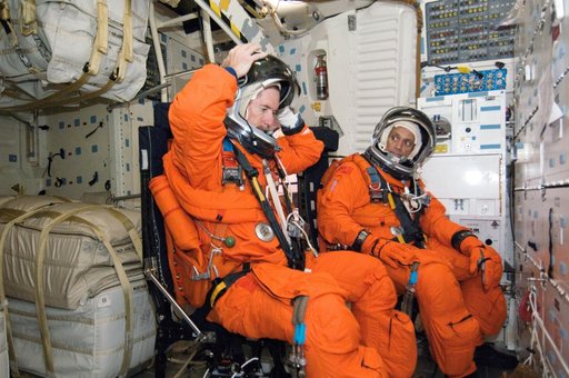STS-117 Crew Training during suited PI/DO Prep in CCT-II mockup