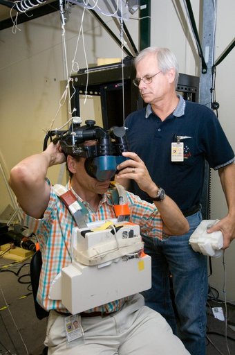 STS-116 Preflight Training, VR Lab