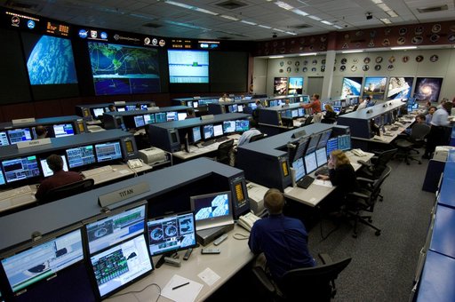 Document handover of ISS Flight Control room to new Flight Control Room in old MCC