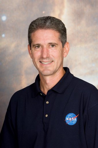 STS-125 Hubble Crew Press Conference and Group Photos