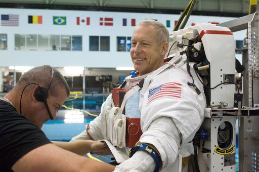 STS-117 Crewmembers Pat Forrester and Steve Swanson during training