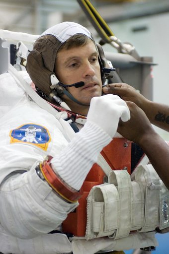 STS-117 Crewmembers Pat Forrester and Steve Swanson during training