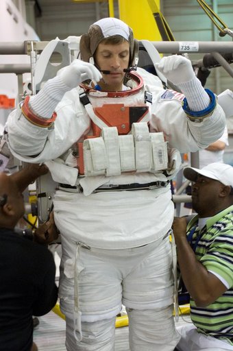 STS-117 Crewmembers Pat Forrester and Steve Swanson during training