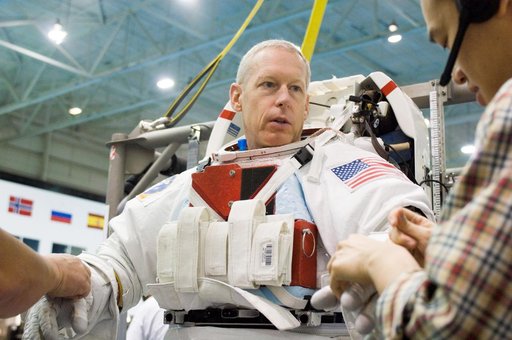 STS-117 Crewmembers Pat Forrester and Steve Swanson during training