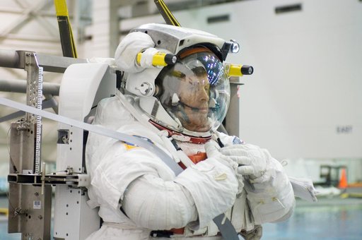 STS-117 Crewmembers Pat Forrester and Steve Swanson during training