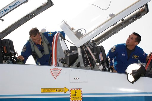 The crew of STS-116 leave from Ellington Field for KSC for prelaunch training