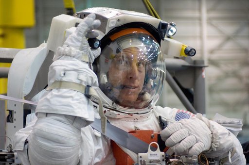 STS-118 Preflight Training for EVA 3 at the NBL