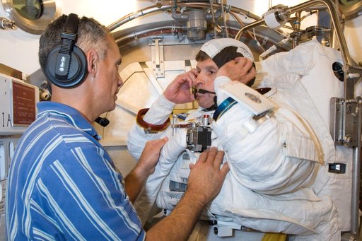 Crew Station Airlock Training, STS-117, SSATA Chamber, STB-SS-1810 (Swanson)