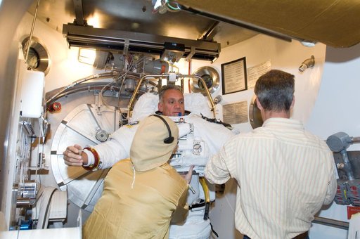 Crew Station Airlock Training, STS-117, SSATA Chamber, STB-SS-1810 (Olivas)
