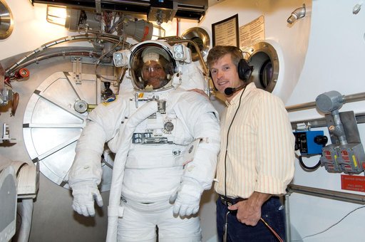 Crew Station Airlock Training, STS-117, SSATA Chamber, STB-SS-1810 (Olivas)