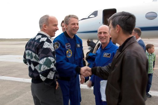 STS-116 Crew and ESA astronaut Thomas Reiter during Crew Return Ceremony